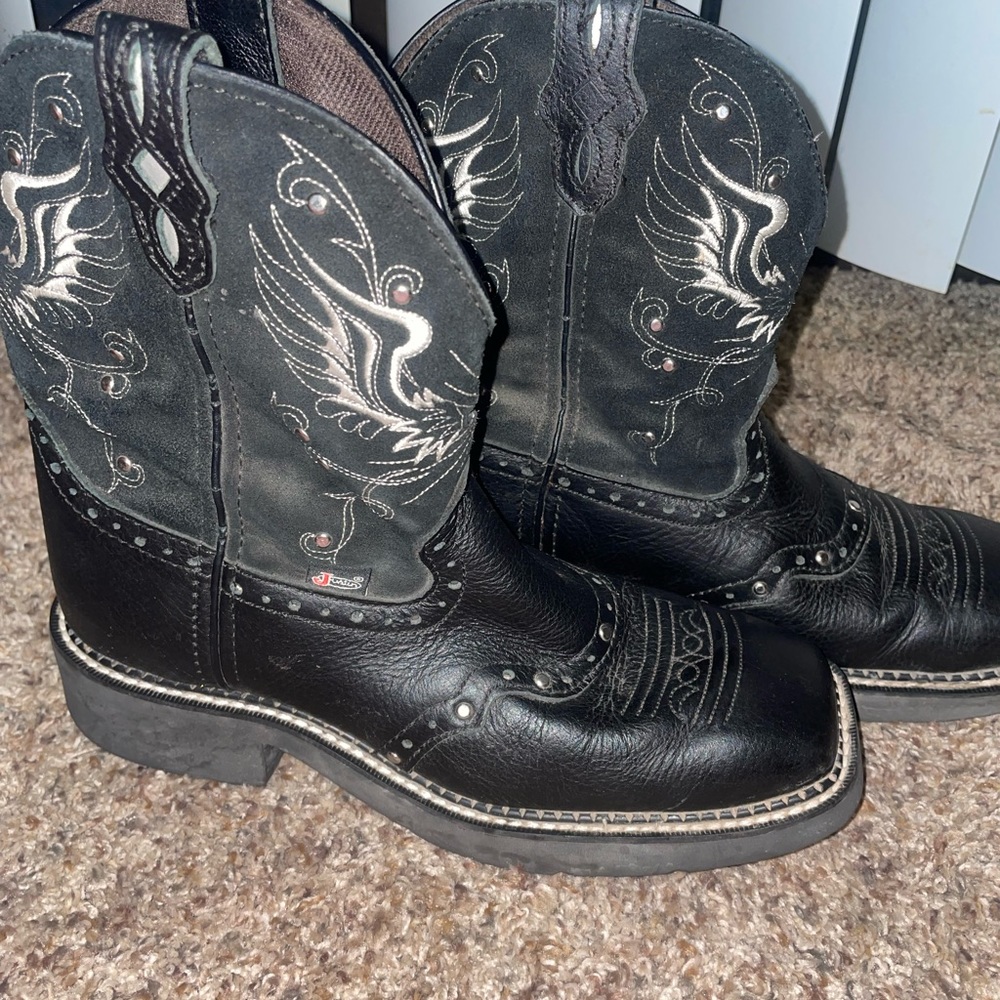 Black beautiful cowgirl boots